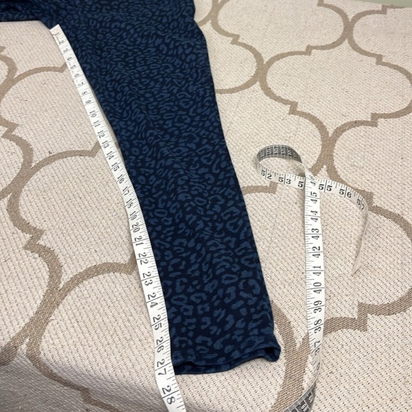 ✨SPANX-JEAN-ISH Pull On Denim Ankle Leggings Jeggings Blue Leopard size SMALL - Picture 11 of 16